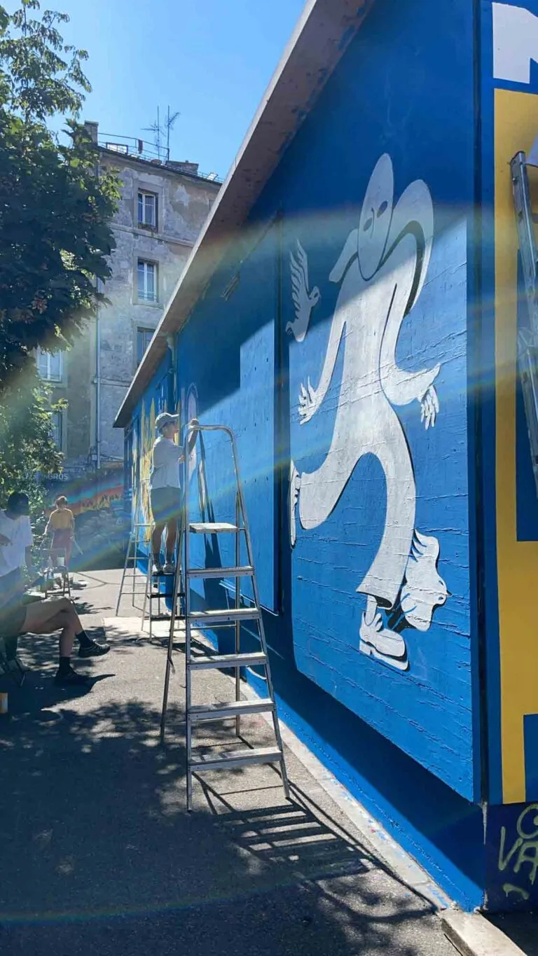 Street art de Linda Kocher aux Grottes à Genève